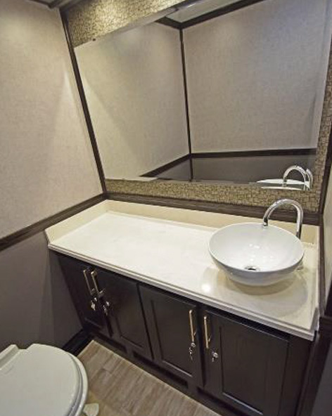 5 Station Luxury Mobile Restroom Trailer for TV and Movie Sets